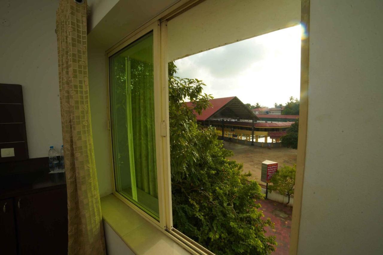The Vyshakh Guruvāyūr Exterior foto
