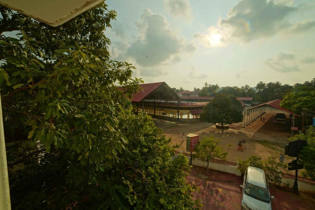 The Vyshakh Guruvāyūr Exterior foto