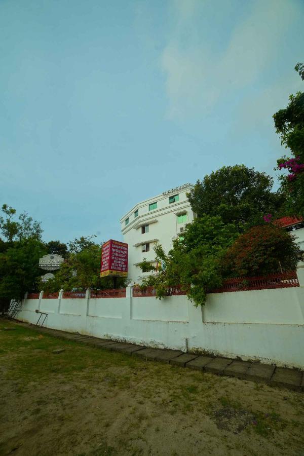 The Vyshakh Guruvāyūr Exterior foto