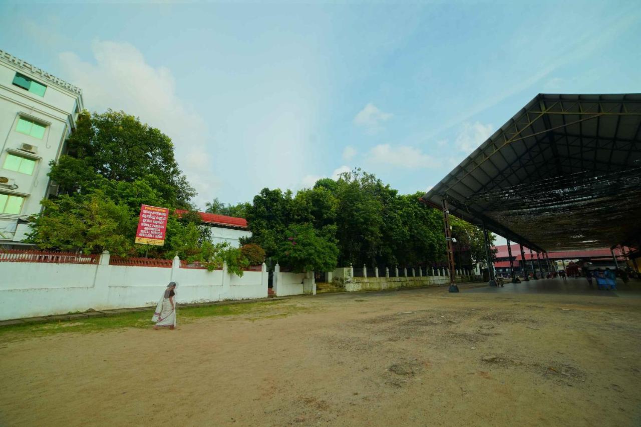 The Vyshakh Guruvāyūr Exterior foto